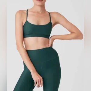 ALO Airlift Intrigue Bra in Midnight Green